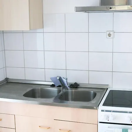 With Easy Access To Downtown And Park Sindelfingen
